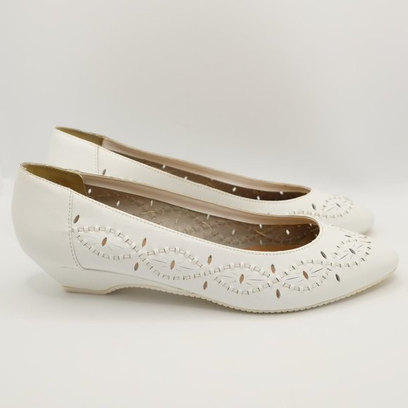 Revelations White Leather Pumps | Shoes Sz 9 - Picture 1 of 8